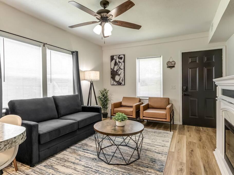 Stylish & Serene Modern Retreat Bartlesville Bagian luar foto
