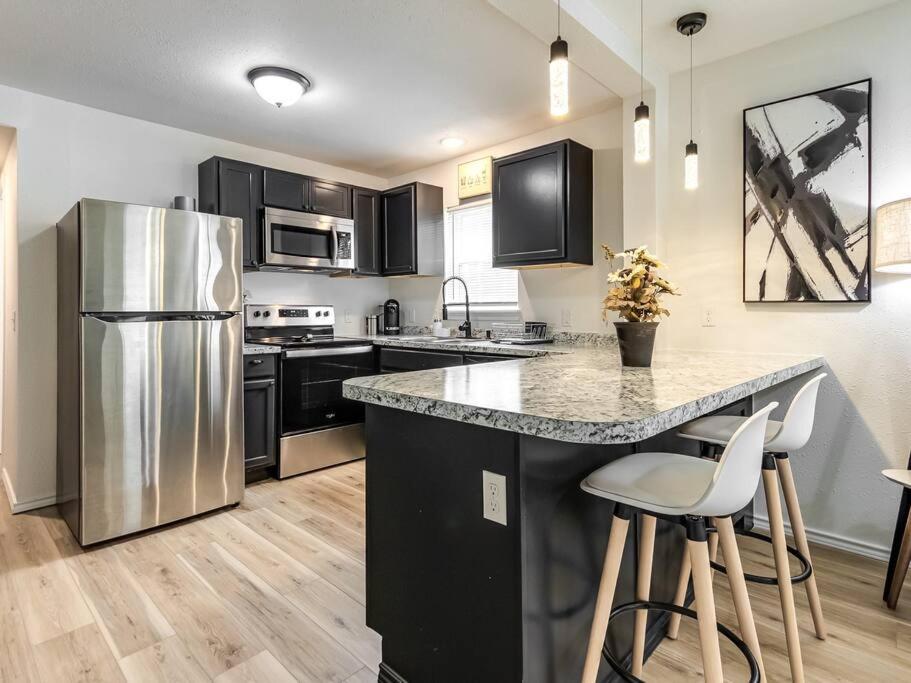 Stylish & Serene Modern Retreat Bartlesville Bagian luar foto