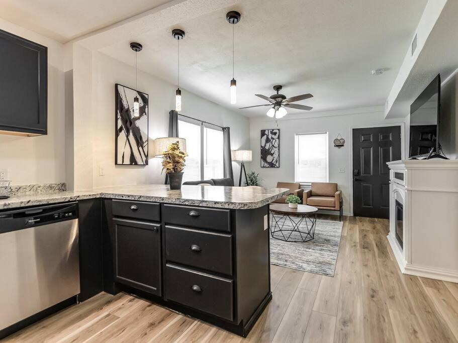 Stylish & Serene Modern Retreat Bartlesville Bagian luar foto