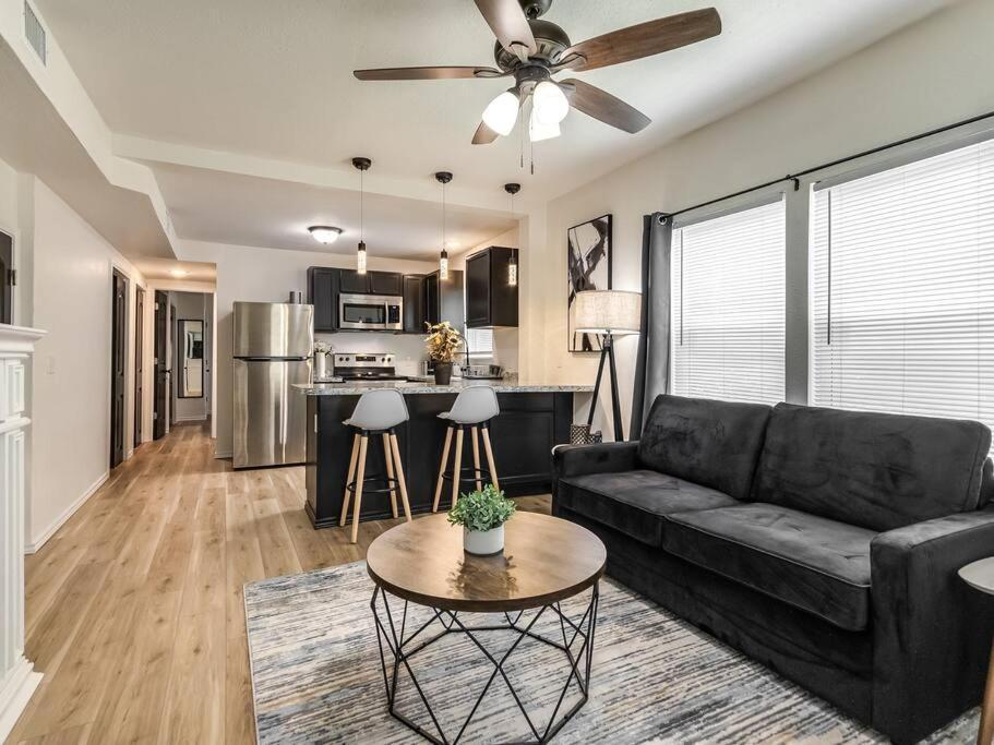 Stylish & Serene Modern Retreat Bartlesville Bagian luar foto
