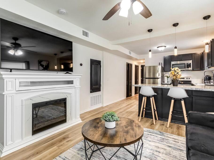Stylish & Serene Modern Retreat Bartlesville Bagian luar foto